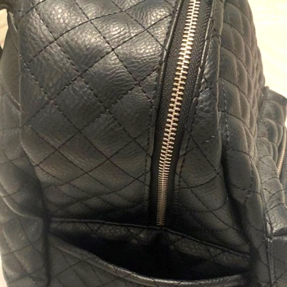 ♠️ NWOT Awesome Black Faux Leather Quilted Diamond Stitch Zip Closure Backpack - Picture 10 of 12